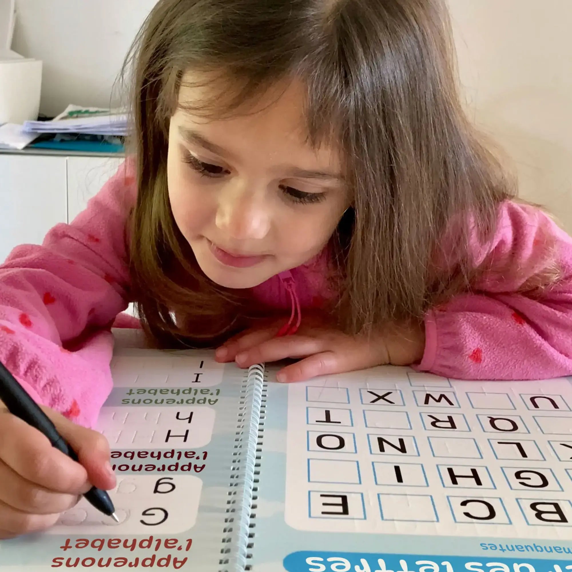 Kit d'entraînement à l'écriture manuscrite KiddoSpace (4 A5 livres + 1x Poignée de stylo + 1 Stylo à Encre Spécial)