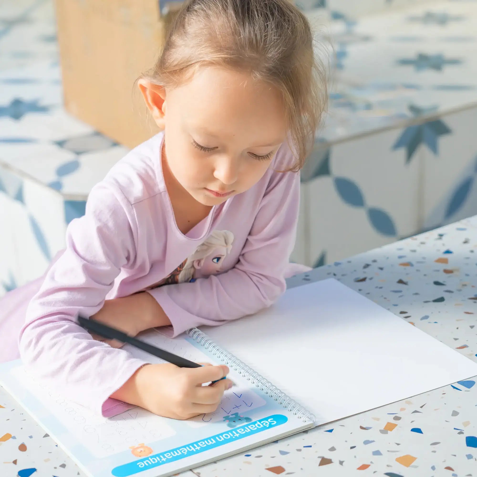 Kit d'entraînement à l'écriture manuscrite KiddoSpace (4 A5 livres + 1x Poignée de stylo + 1 Stylo à Encre Spécial)